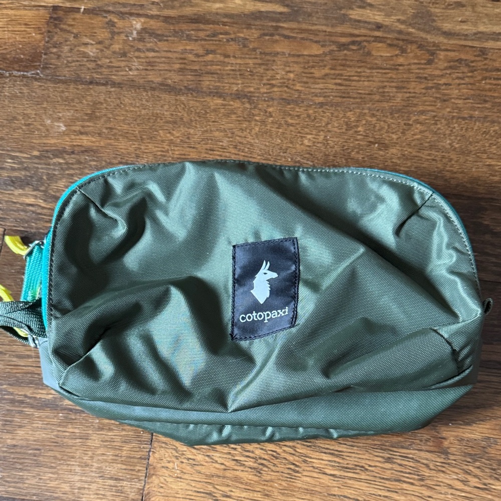 Cotopaxi Nido Olive Green Toiletry Bag